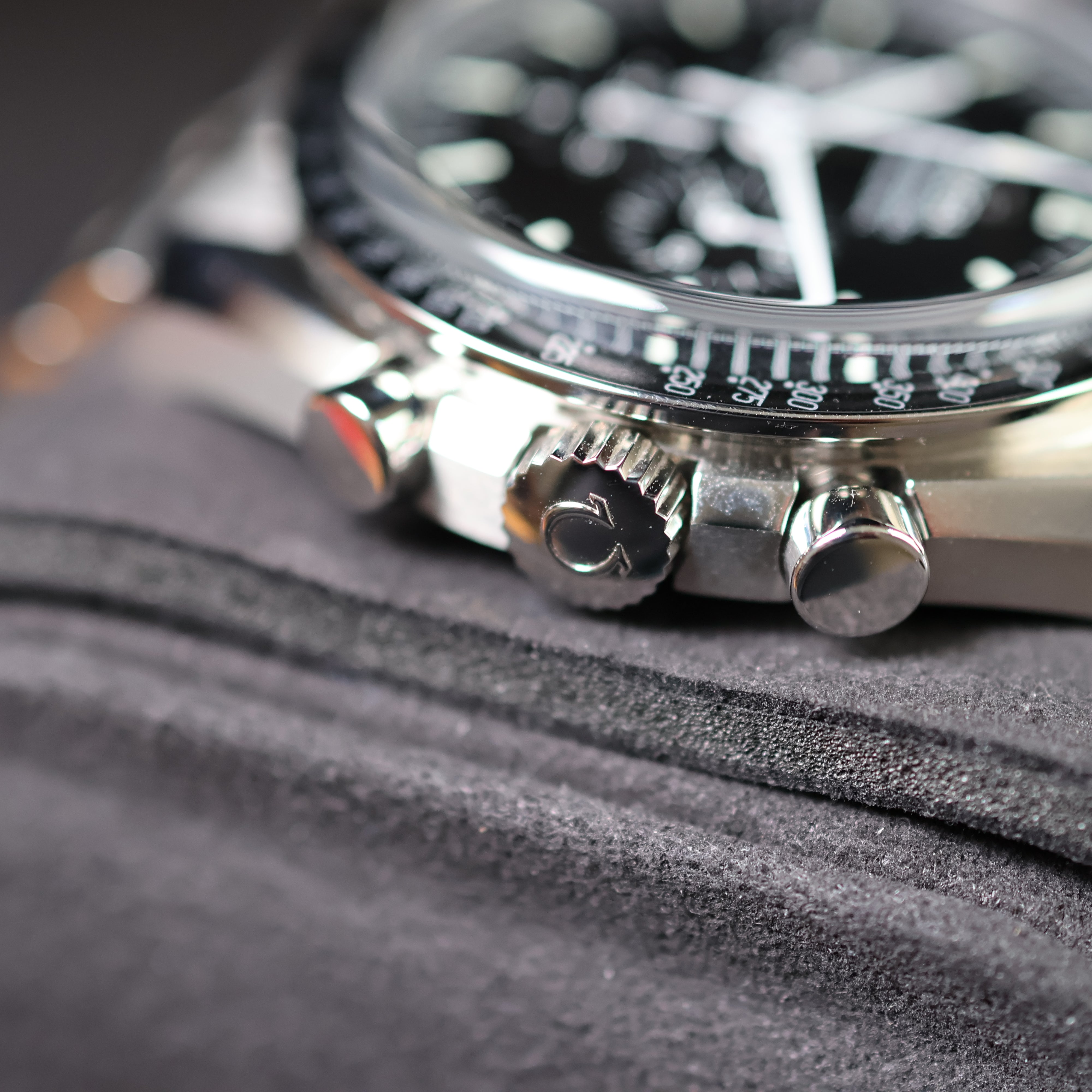 Omega Speedmaster Moonwatch 310.30.425.001.002