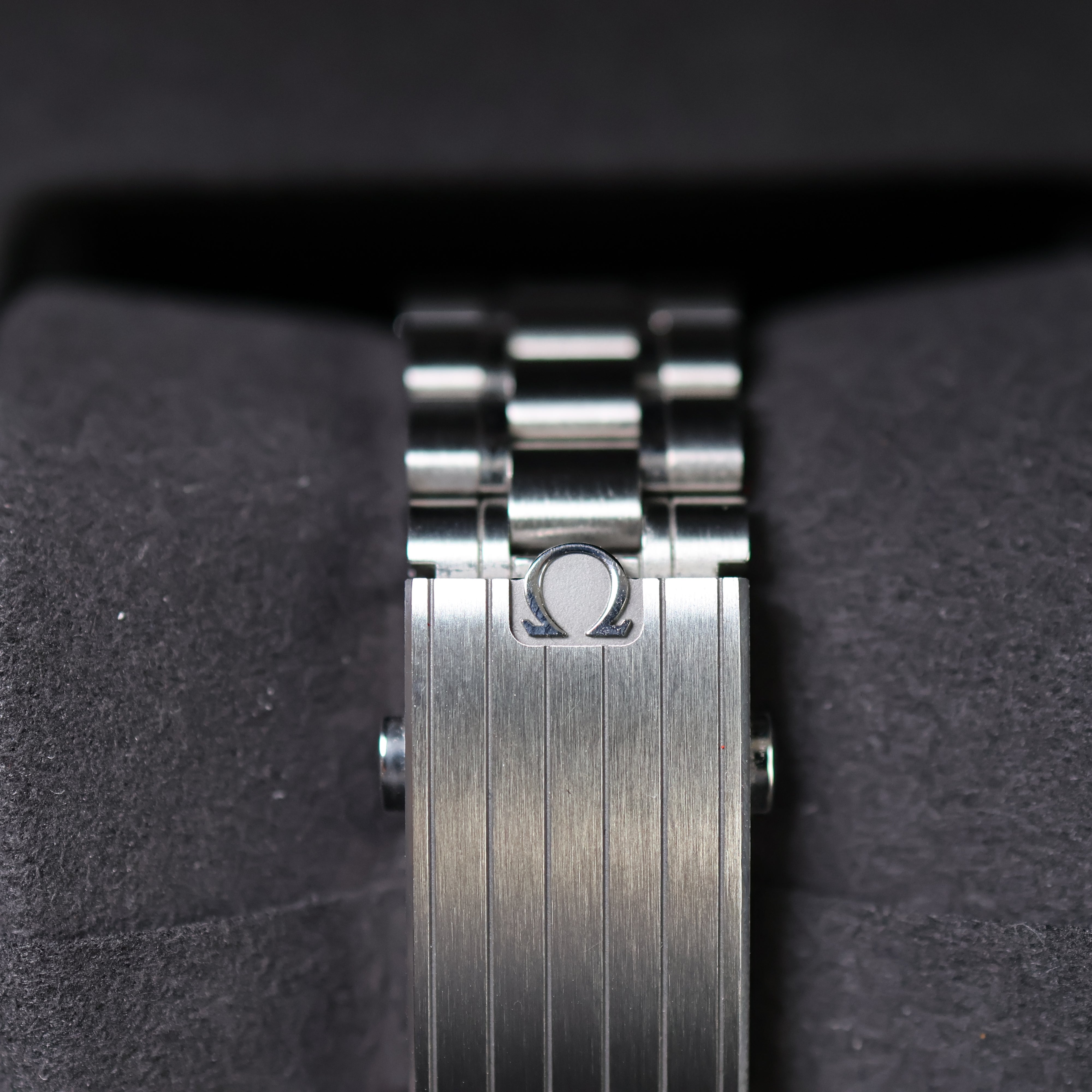 Omega Speedmaster Moonwatch 310.30.425.001.002